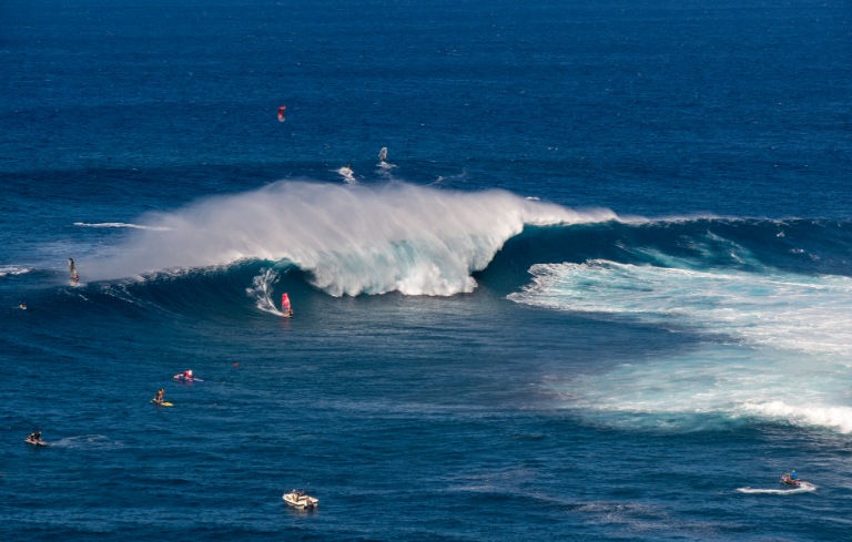 windsurfer wave